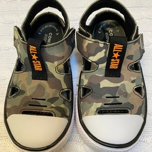 Toddler/boys size 8 converse sneakers